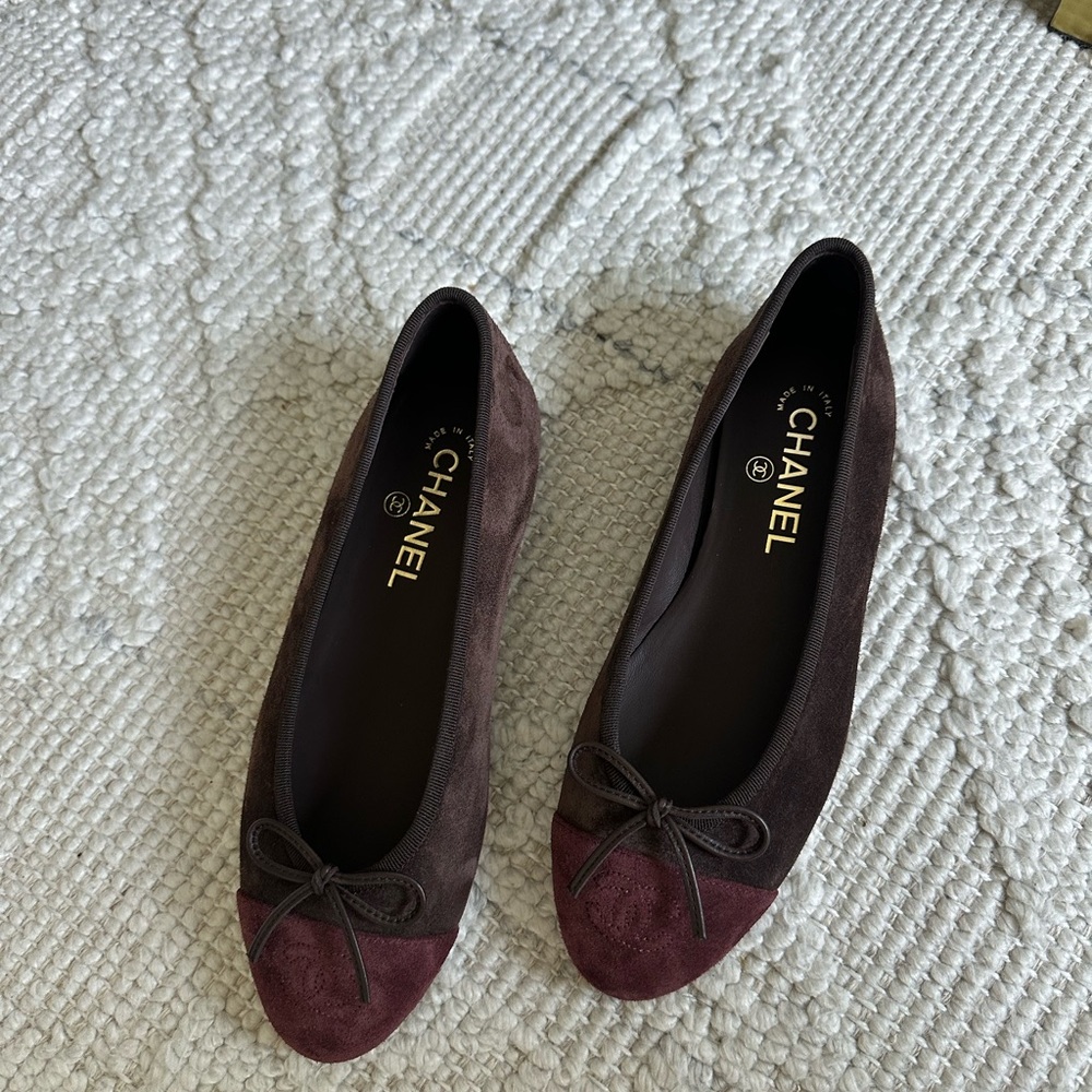 Chanel 25A suede Brown and burgundy ballerina flats - Picture 7 of 9